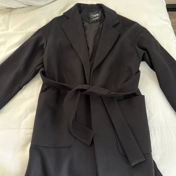 Zara Women's Elegant Black Trench Coat - Picture 2 of 6